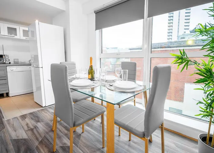 Birmingham City Centre - 2 Bedroom Apartment - Top Rated - 97Q