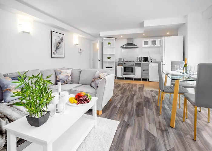 Birmingham City Centre - 2 Bedroom Apartment - Top Rated - 97Q
