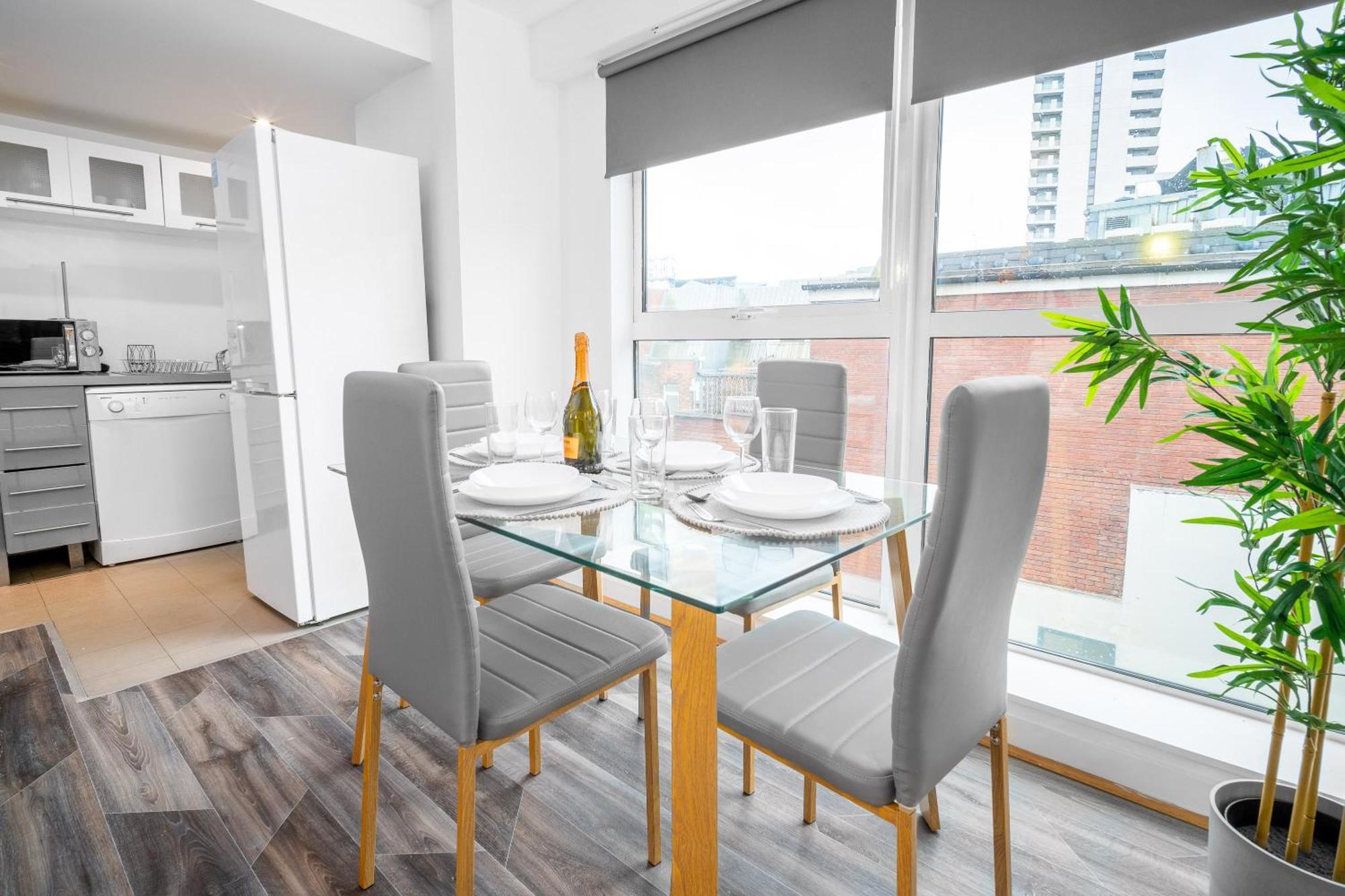 Apartment Centre - 2 Bedroom - Rated - 97q Birmingham