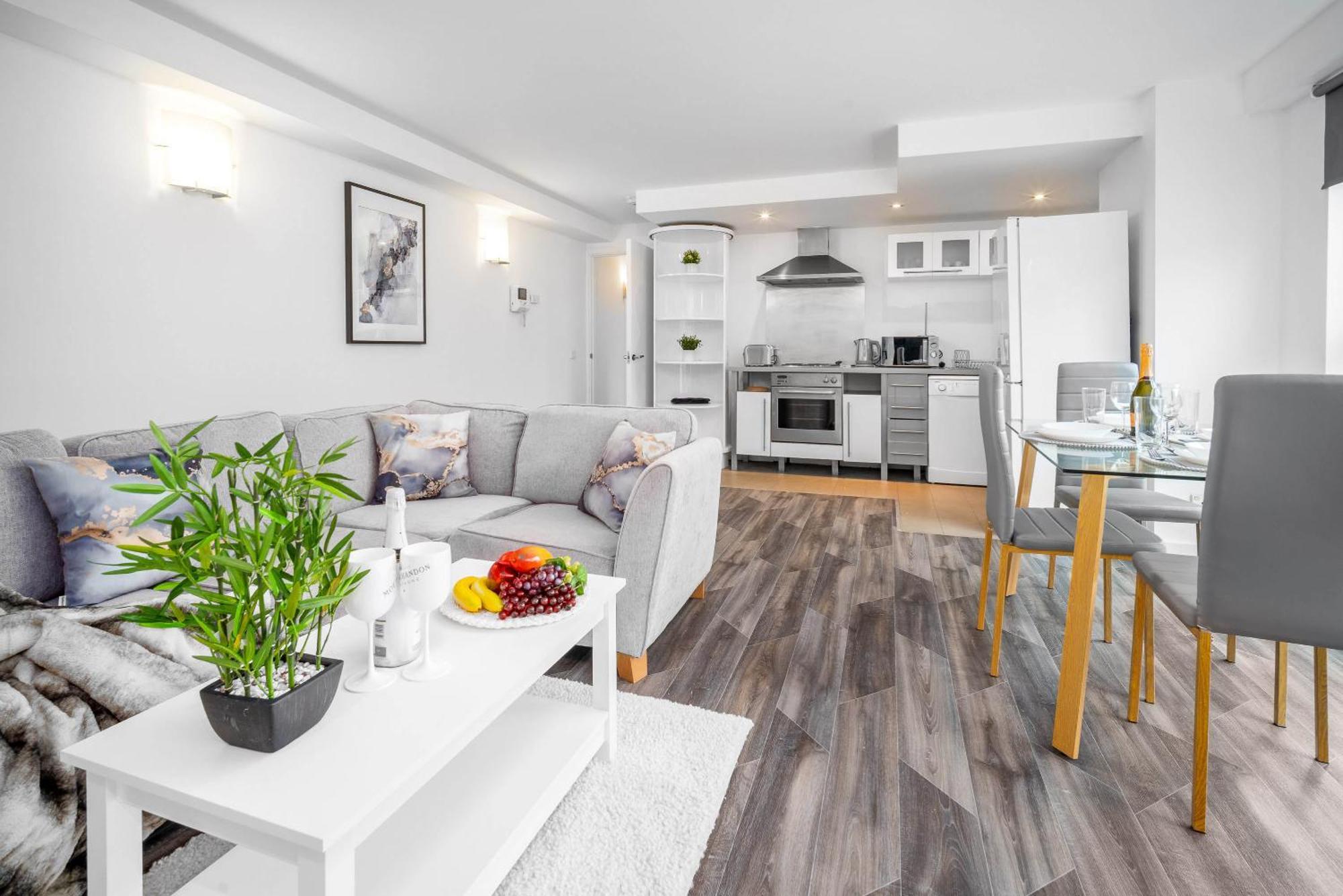 Apartment Centre - 2 Bedroom - Rated - 97q