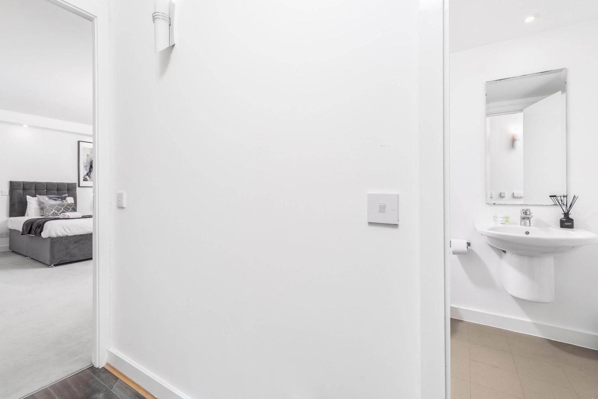 Centre - 2 Bedroom - Rated - 97q Birmingham