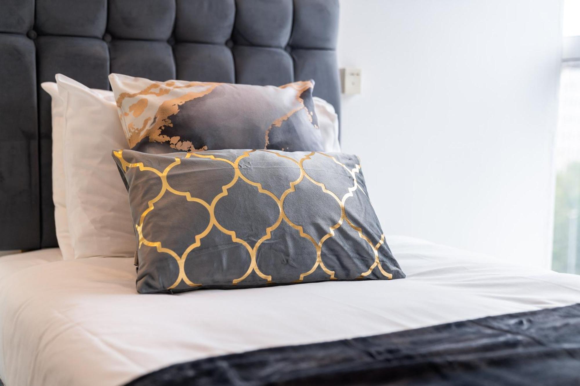 Apartment Centre - 2 Bedroom - Rated - 97q *